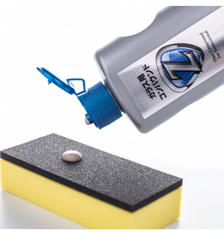 Soft99 Glass Compound Z 05064 – Glass Cleaning & Polishing Agent With Microfibre Cloth